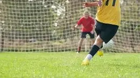 热刺0-1切尔西进决赛，吕迪格头球破门凯帕失误致越位